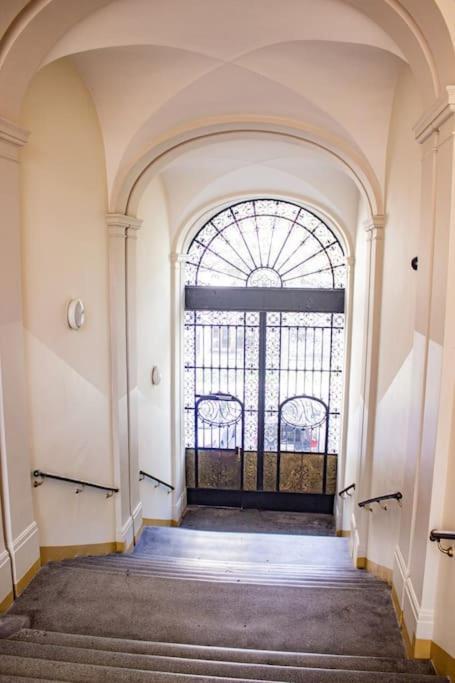 Apartament Spacious With 3 Meter Ceilings, Powisle, The Old Town